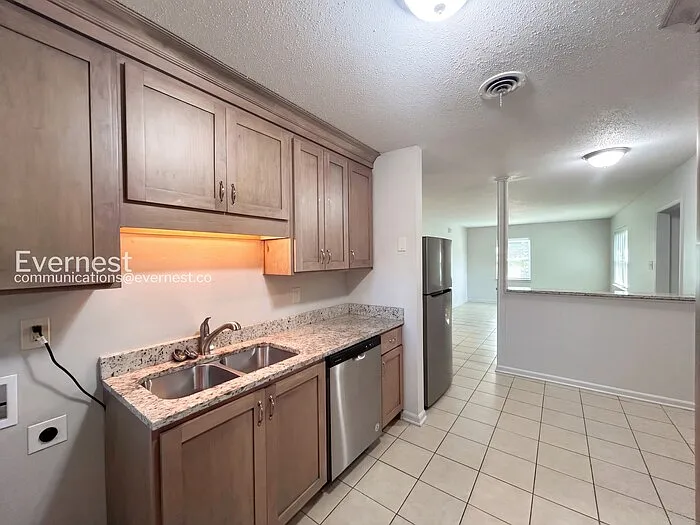 1416 Moss Point Dr — Photo 3