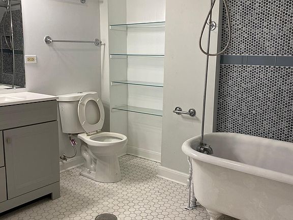 5th image of 1630 N Lasalle St Unit 1