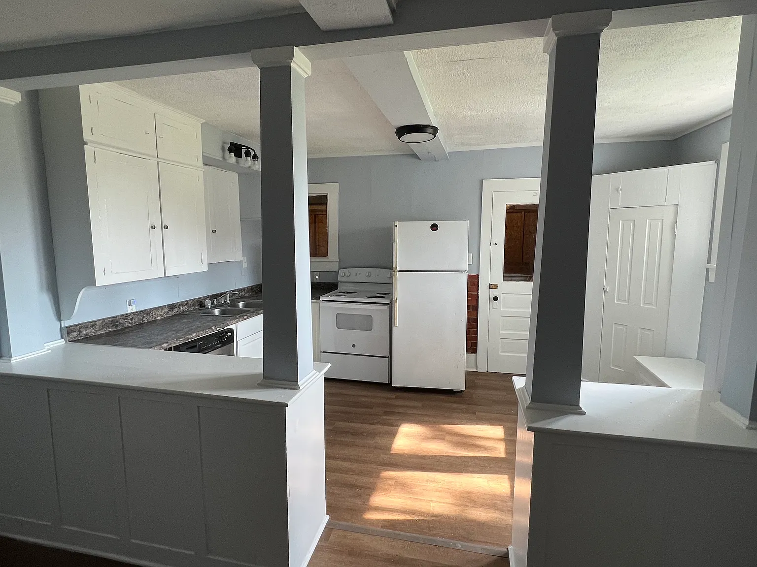 5 bed, 2000 sqft, $1,650 — Photo 3