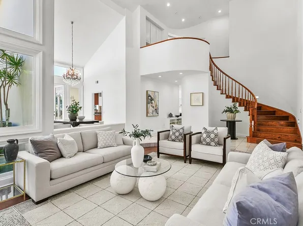 19 Harbor Pointe Dr, Corona Del Mar, CA 92625