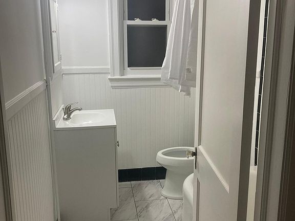 3rd image of 1006 Potomac Ave APT 1N