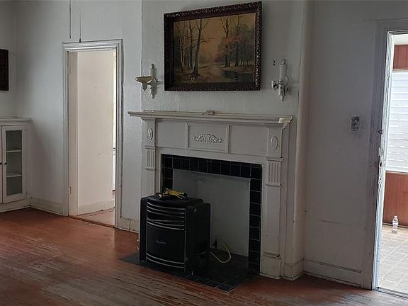 4th image of 2221 Rosewood St