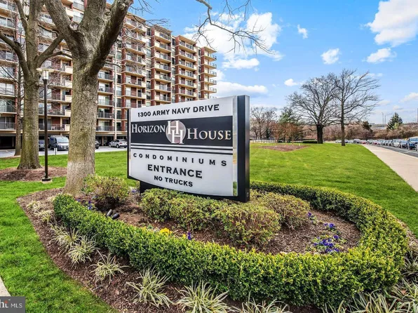 1300 Army Navy Dr APT 709, Arlington, VA 22202