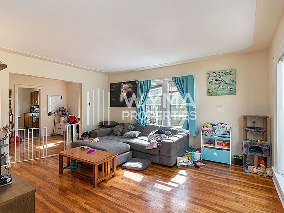 3rd image of 738 Dickinson St SE