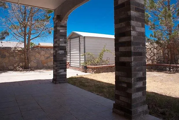 1313 James Cravens Ct — Photo 11
