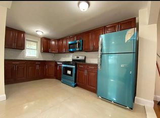 261 S 18th St #1, Newark, NJ 07103