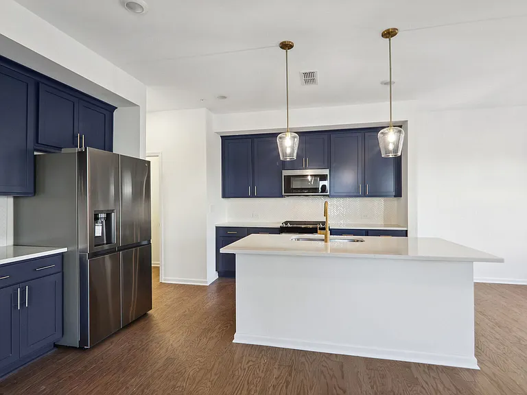 727 Carmes Dr — Photo 11