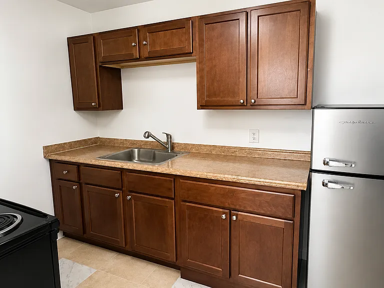 864 W 34th St #4 — Photo 3