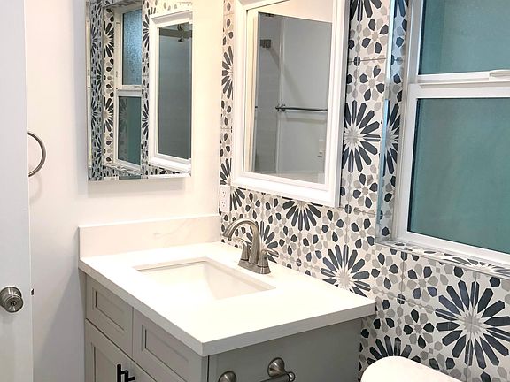 5th image of 1717 E McWood St #2