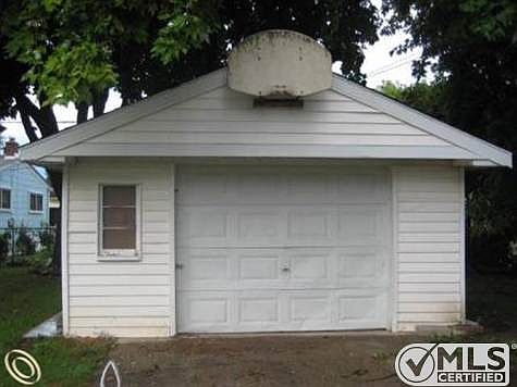 5-Garage.JPG