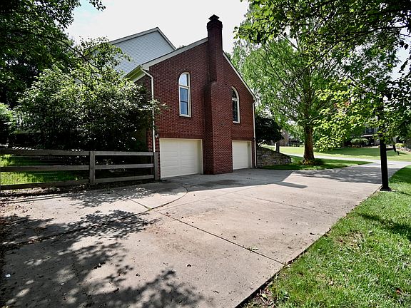 4th image of 1054 Whirlaway Dr