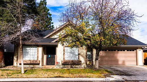 2182 E Minarets Ave Photo 1