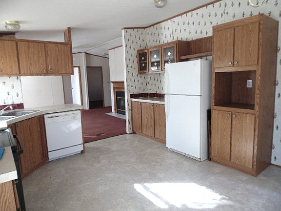 5th image of 161 Shirley Doris Dr