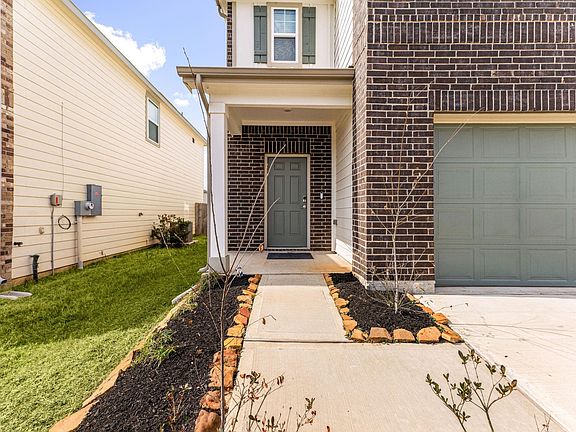 4th image of 718 Amesbury Rd