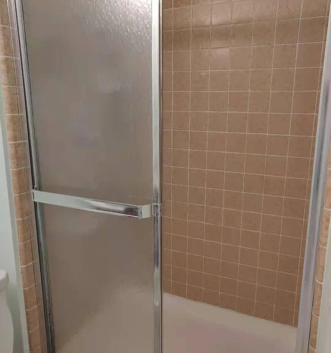 1 bed, 975 sqft, $1,300 — Photo 3