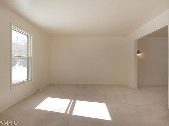 2nd image of 2537 Longmeadow St NW