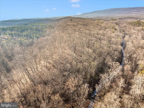 Jermikey Ct, Hedgesville, WV 25427