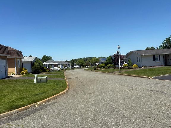 5th image of 56 Sidney Ct