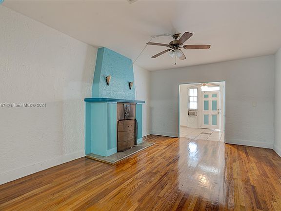 3rd image of 2420 NW 34th St