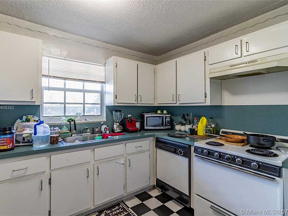 4th image of 1754 Meridian Ave APT 303