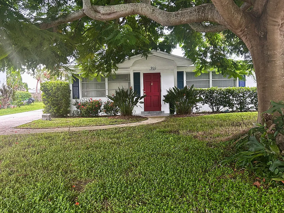 900 NW 11th Ter #900