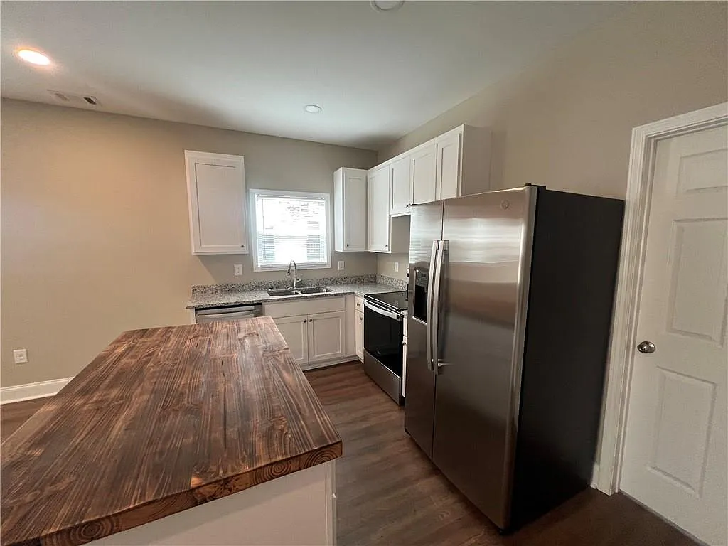 3 bed, 2.0 bath, $1,925 — Photo 4