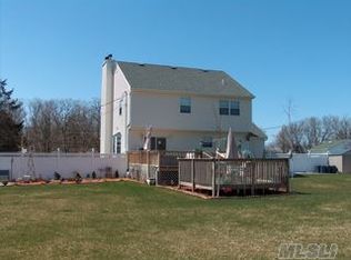 219 Barnes Rd, Moriches, NY 11955