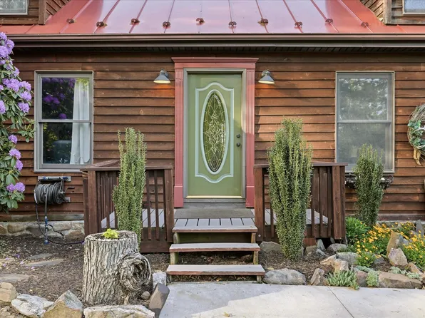 330 Sideling Mountain Dr, Paw Paw, WV 25434