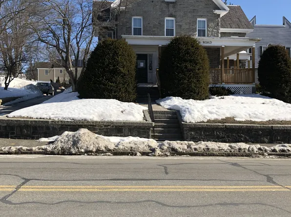 325 Mammoth Rd, Lowell, MA 01854