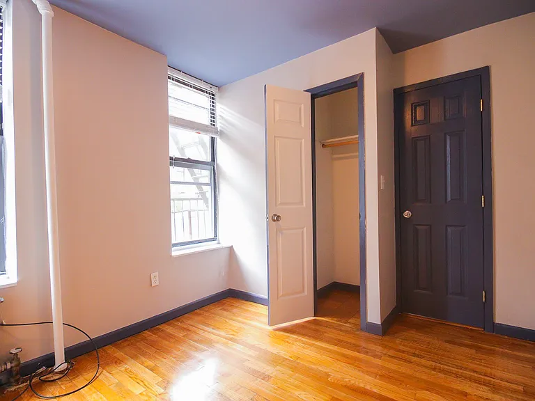 512 E 5th St #24 — Photo 6