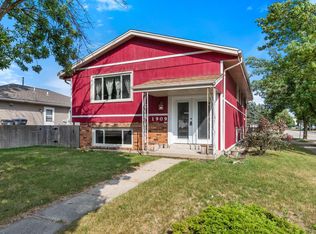 1909 Michael Dr, Waukesha, WI 53189