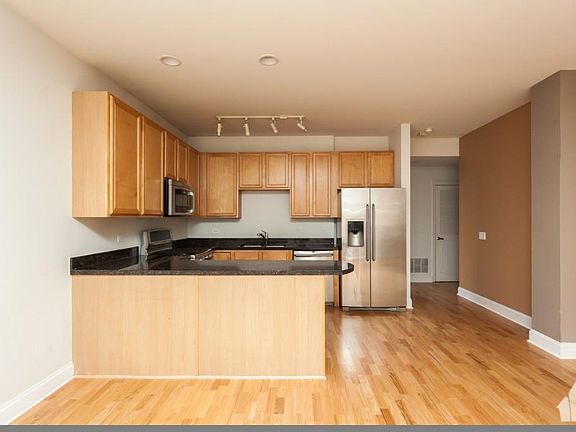 4th image of 2330 S Paulina St #301