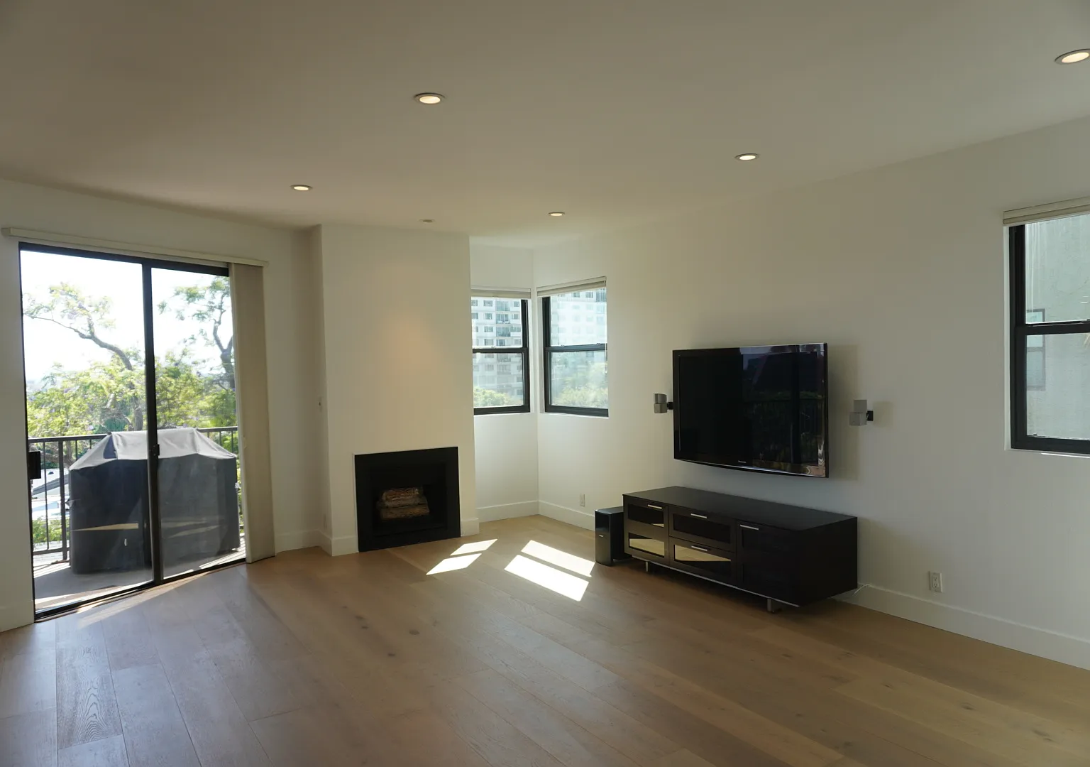 2 bed, 1453 sqft, $6,295 — Photo 3