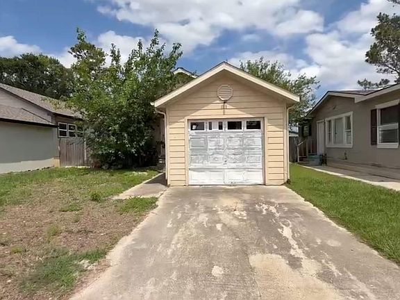 2nd image of 11818 Kingslake Forest Drive