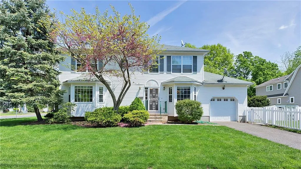 46 Kempson Pl photo 1