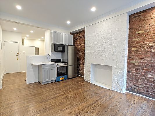 2nd image of 332 E 9th St APT 2