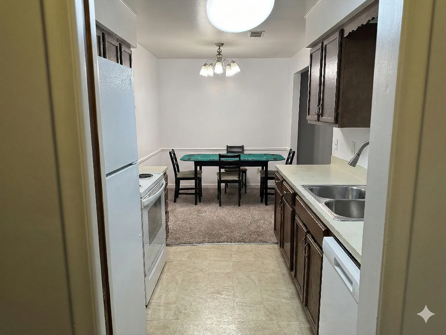 1 bed, 744 sqft, $1,200 — Photo 3
