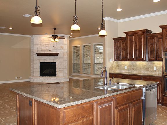 3rd image of 5807 Sabine Dr
