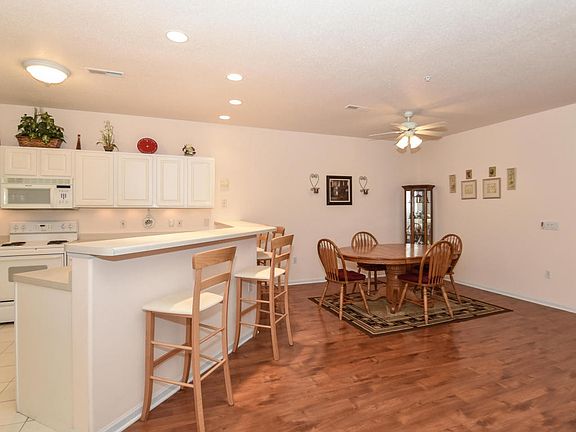 4th image of 10226 W Deerwood Ln #12