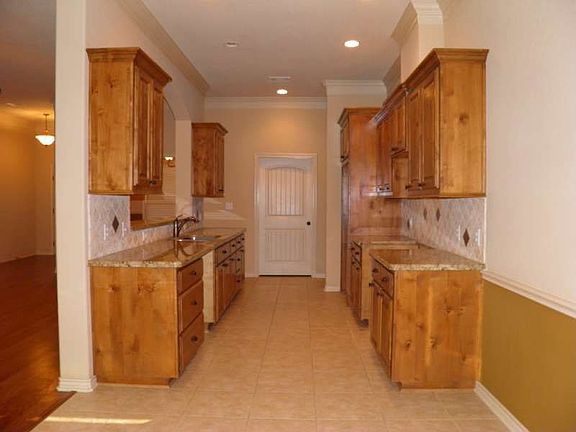 4th image of 2210 W Briargate Dr