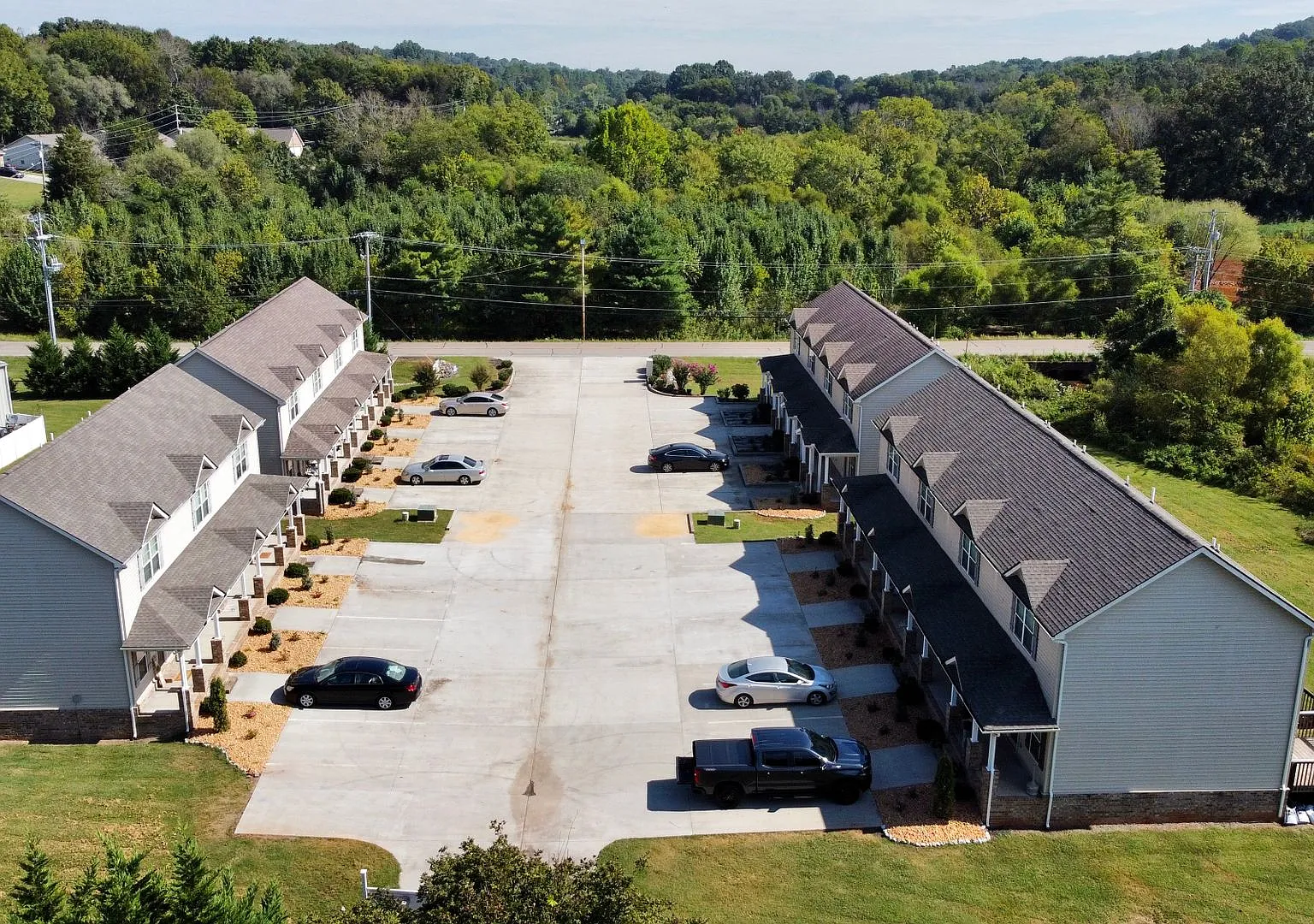 Modern Town Home on Beals Chapel — Photo 3