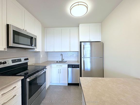 5th image of 30 Denton Ave #519
