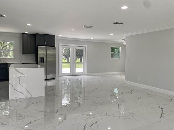 5th image of 1074 SE Bethume Ct