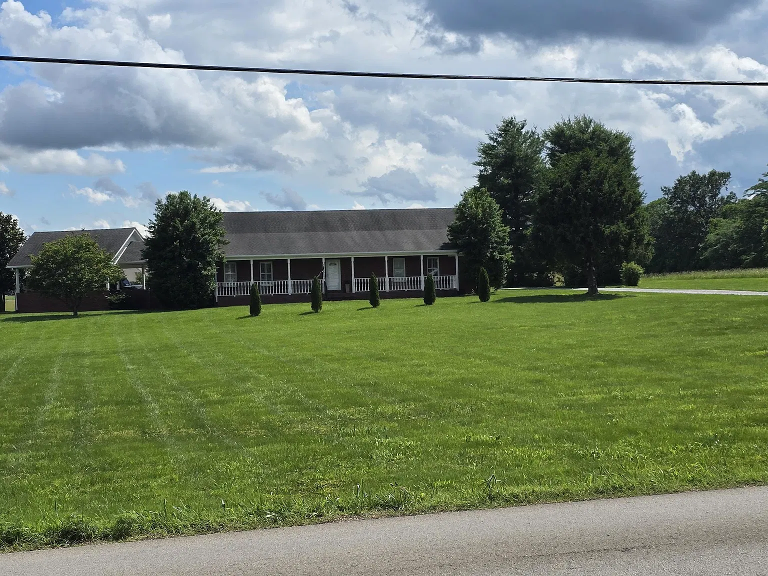 3 bed, 2042 sqft, $2,400 — Photo 1