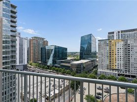 950 W Peachtree St NW
