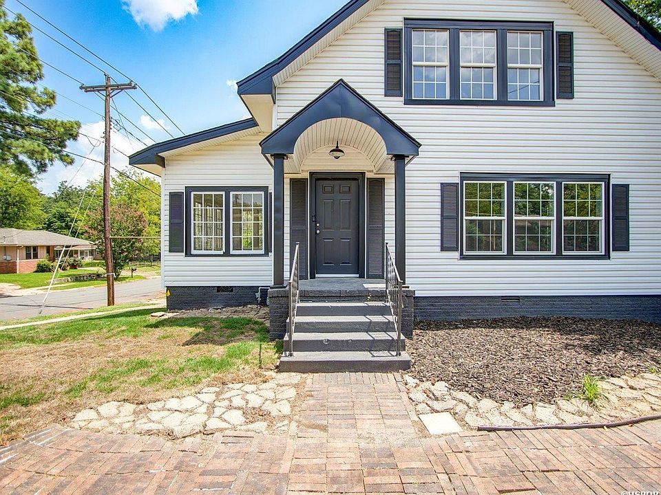 1st image of 301 Summer St