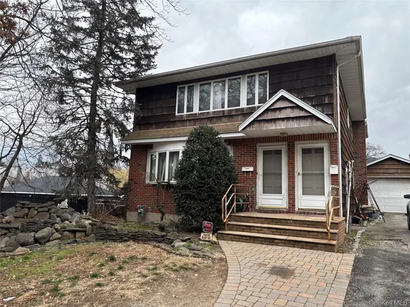 90 Madison Avenue, Westbury, NY 11590