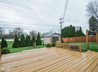 1465 Devonshire Ln, Hoffman Estates, IL 60169