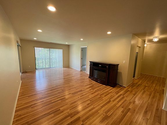 4th image of 18437 University Park Dr