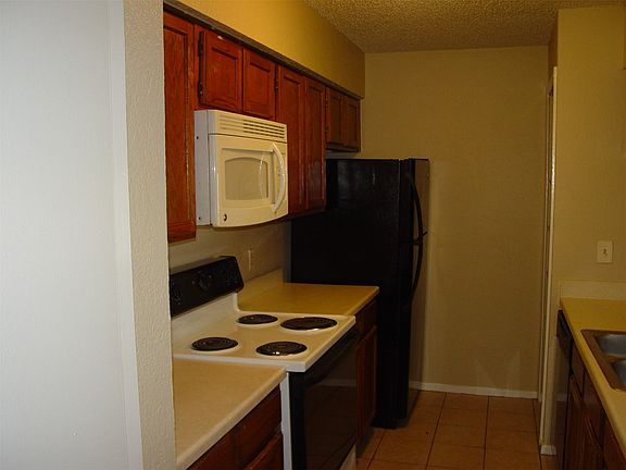 5th image of 9605 Walnut St #12104